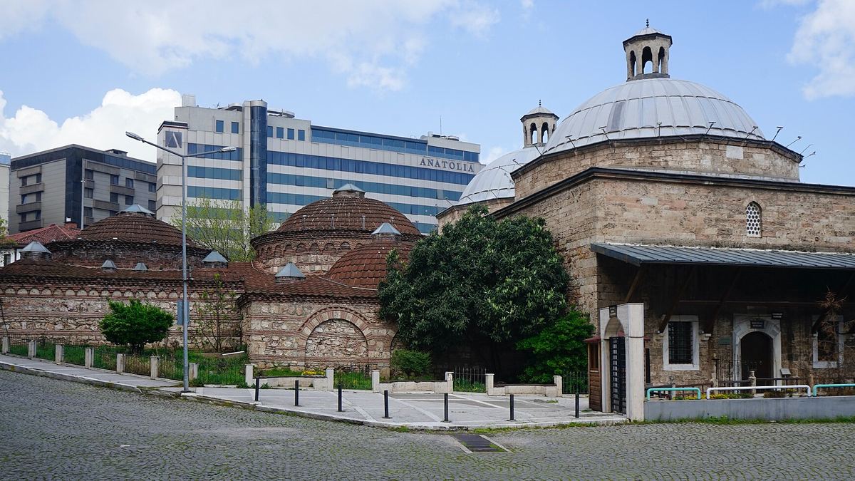 Bursa Kaplıcaları: Banyo Öncesi Sağlık Riskleri ve Tıbbi Önlemlerin Değerlendirilmesi