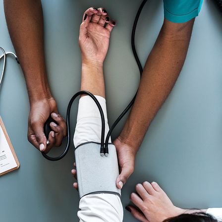 Evde Tansiyon Ölçümü: Doğru Teknik ve Klinik Ölçümlerdeki Farklar